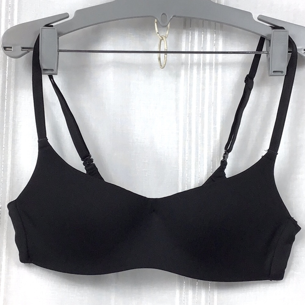 🖤 So Convertible Crisscross Wireless Bralette 32A